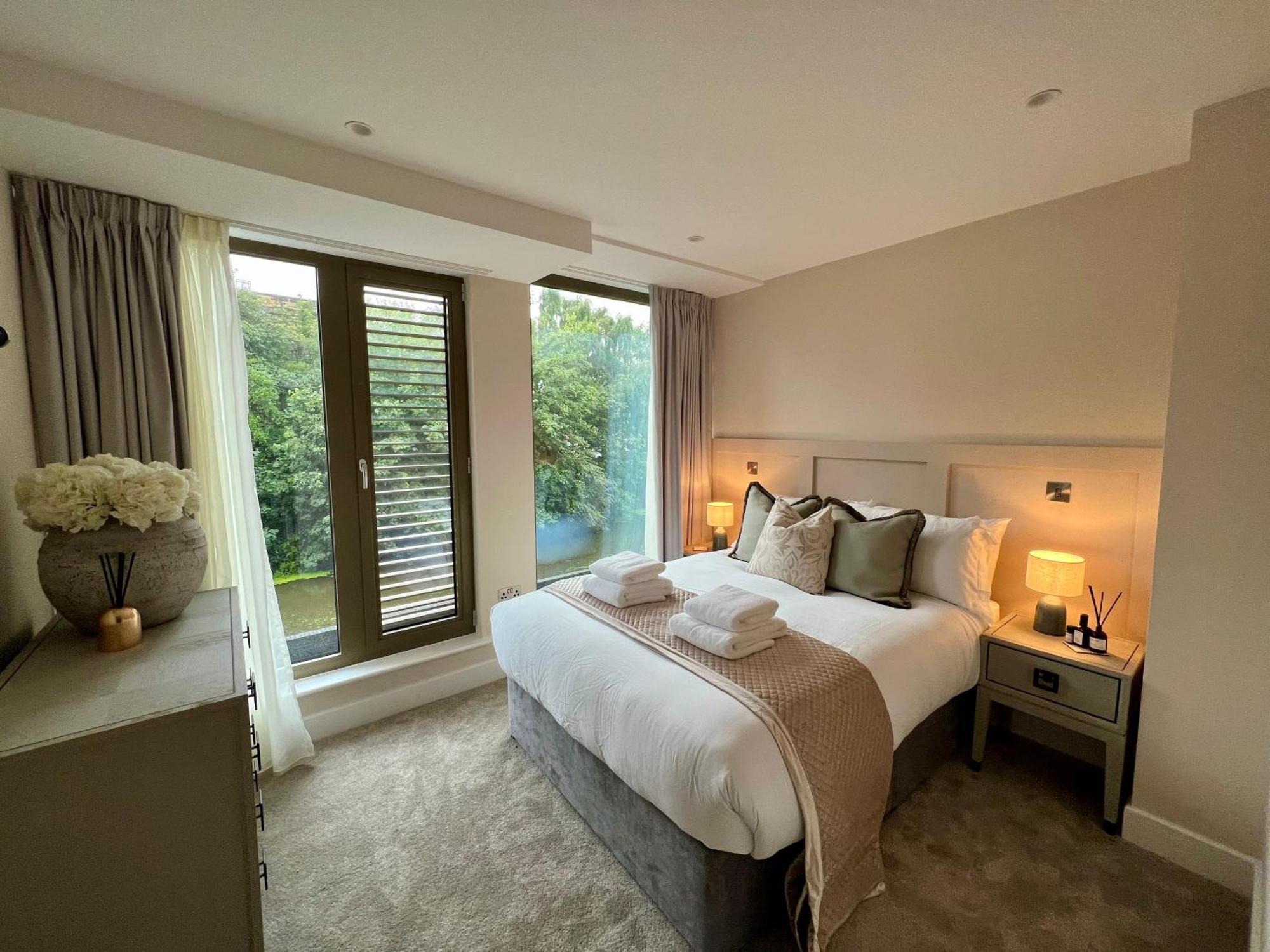 The Noir Blanc Retreat At Ryedale House Apartamento York