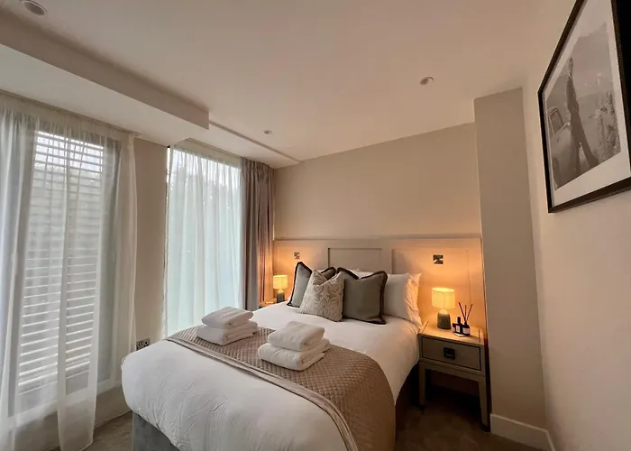 The Noir Blanc Retreat At Ryedale House
