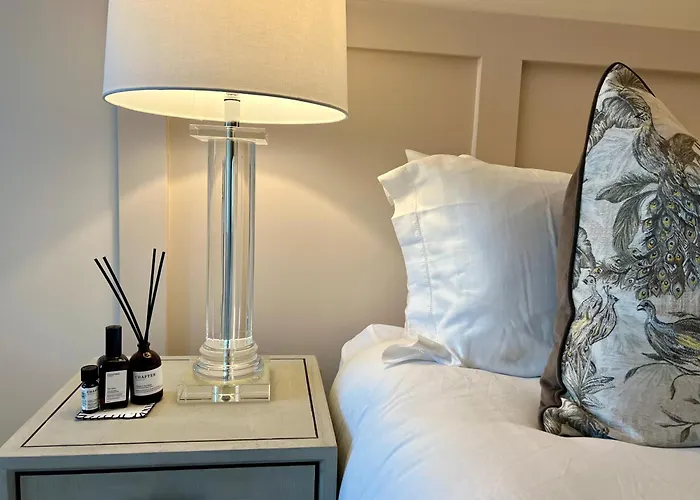 The Noir Blanc Retreat At Ryedale House